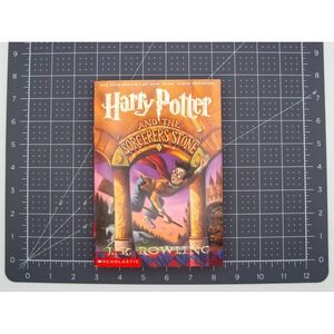 Harry Potter and the Sorcerers Stone JK Rowling Scholastic Paperback Year 1 Book